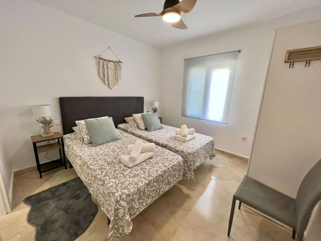 2 soverom Leilighet til salgs i Riviera del Sol med svømmebasseng garasje - € 385 000 (Ref: 9430742)