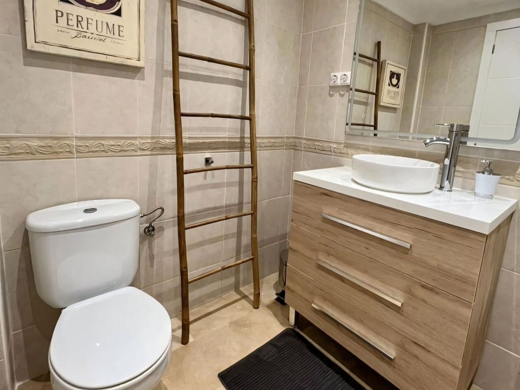 2 soverom Leilighet til salgs i Riviera del Sol med svømmebasseng garasje - € 385 000 (Ref: 9430742)