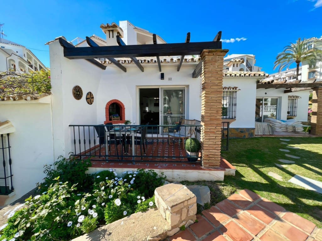 2 soverom Leilighet til salgs i Riviera del Sol med svømmebasseng garasje - € 385 000 (Ref: 9430742)