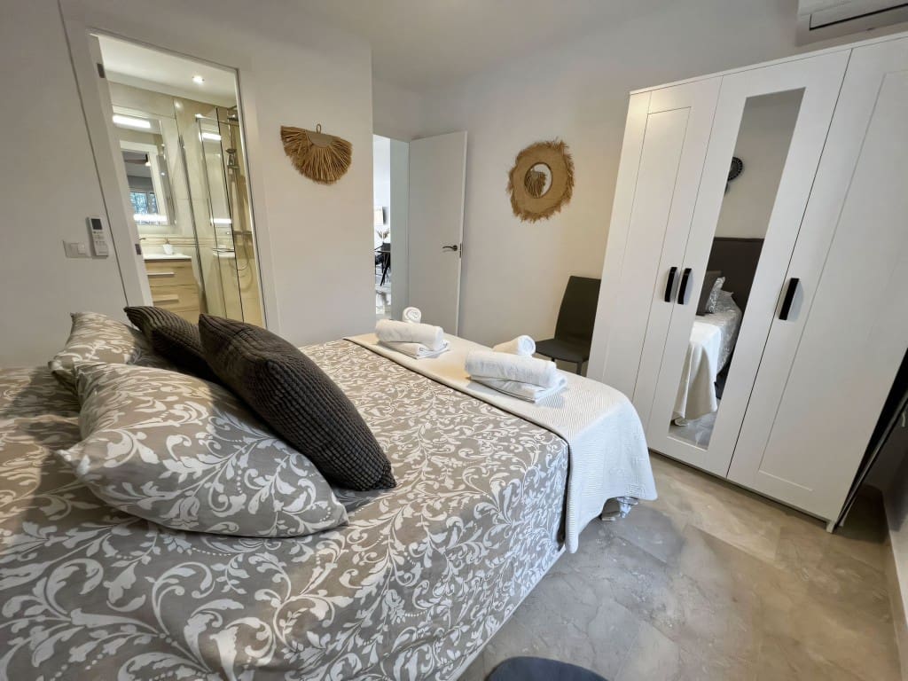 2 soverom Leilighet til salgs i Riviera del Sol med svømmebasseng garasje - € 385 000 (Ref: 9430742)