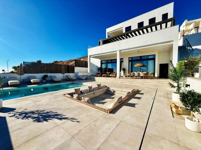 4 sypialnia Willa na sprzedaż w Benalmádena z basenem garażem - 1 695 000 € (Ref: 9430743)