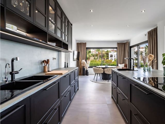 4 slaapkamer Villa te koop in Benalmadena Costa, Benalmádena met zwembad garage - € 2.495.000 (Ref: 9432986)