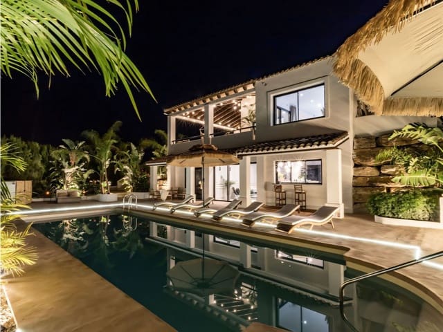 4 slaapkamer Villa te koop in Benalmadena Costa, Benalmádena met zwembad garage - € 2.495.000 (Ref: 9432986)