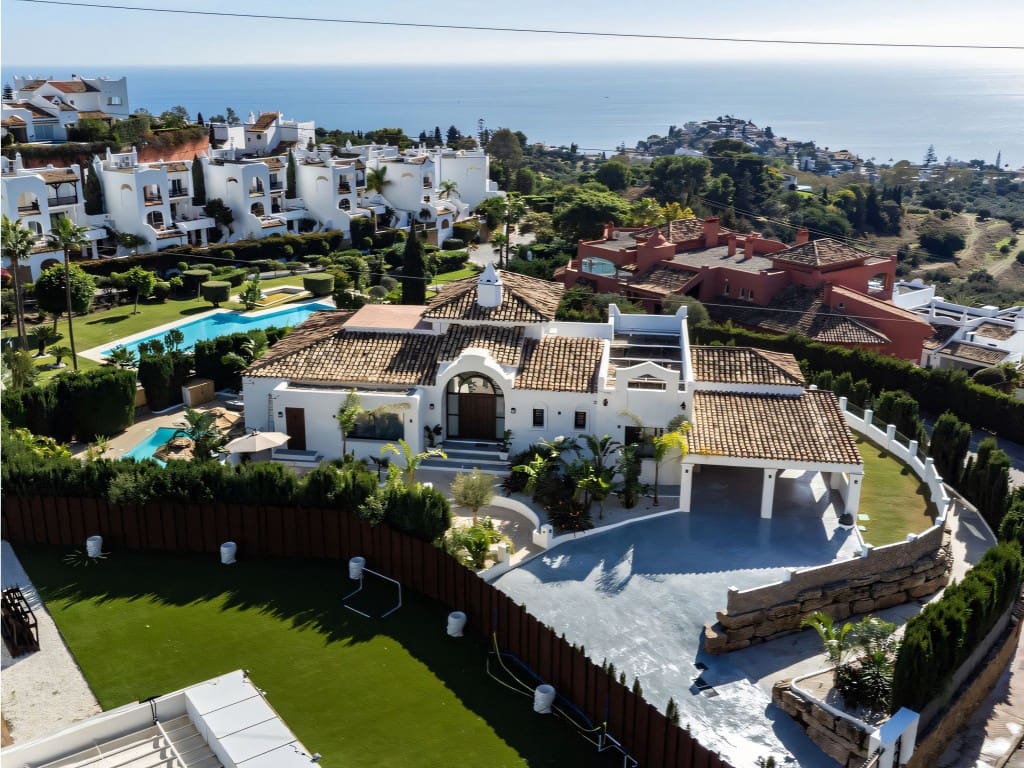 4 slaapkamer Villa te koop in Benalmadena Costa met zwembad garage - € 2.495.000 (Ref: 9432986)