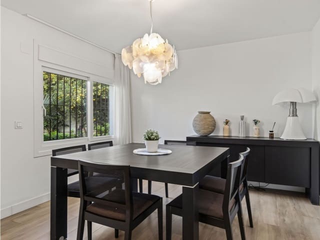 4 slaapkamer Villa te koop in San Pedro de Alcantara, Marbella met zwembad garage - € 1.450.000 (Ref: 9432987)