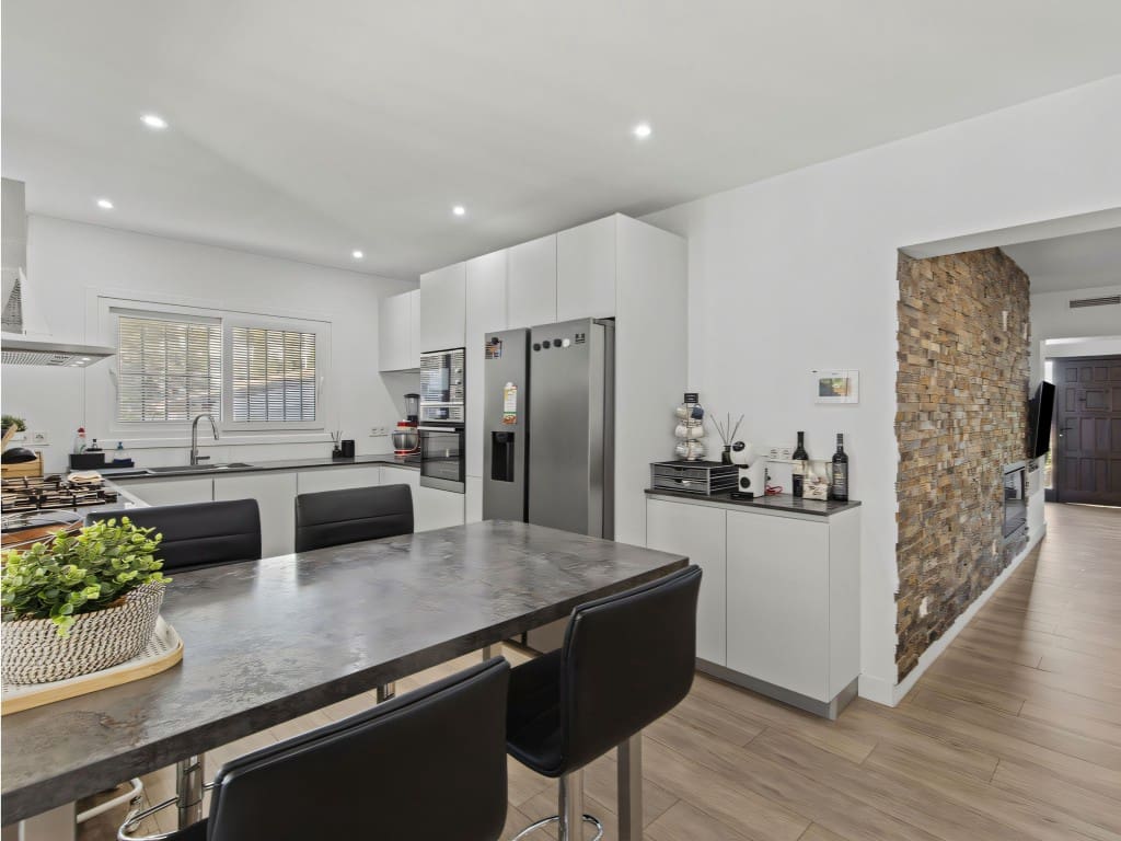 4 slaapkamer Villa te koop in San Pedro de Alcantara met zwembad garage - € 1.450.000 (Ref: 9432987)