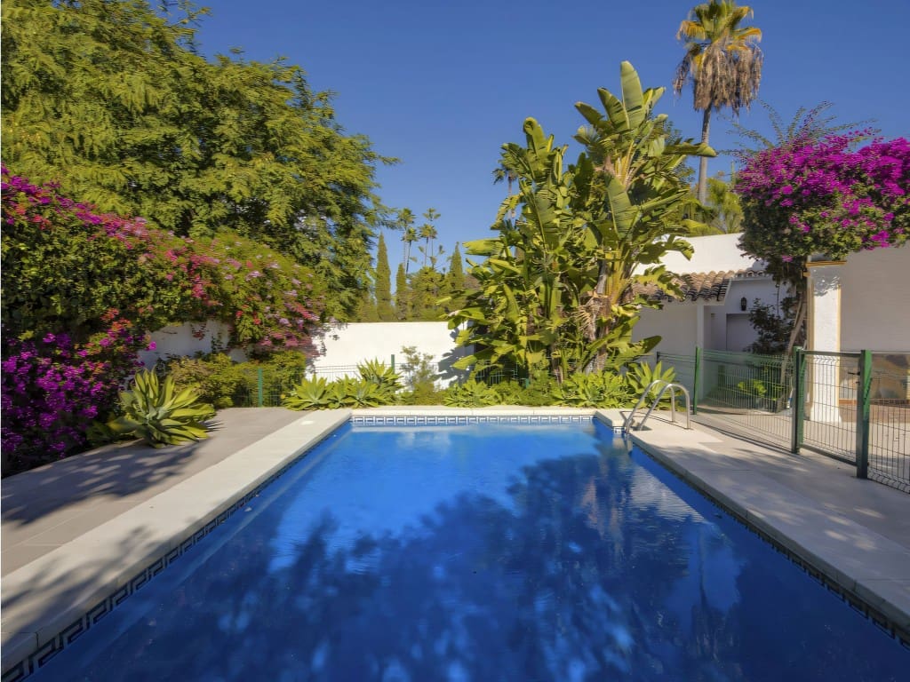 4 slaapkamer Villa te koop in San Pedro de Alcantara met zwembad garage - € 1.450.000 (Ref: 9432987)