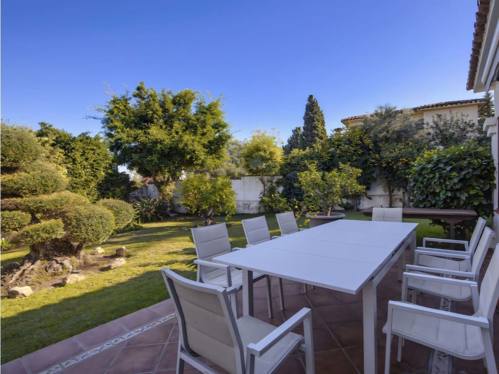 4 slaapkamer Villa te koop in San Pedro de Alcantara met zwembad garage - € 1.450.000 (Ref: 9432987)