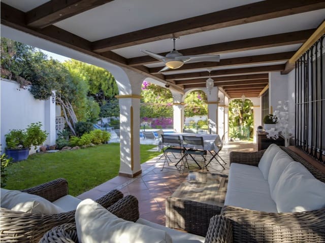 4 slaapkamer Villa te koop in San Pedro de Alcantara, Marbella met zwembad garage - € 1.450.000 (Ref: 9432987)