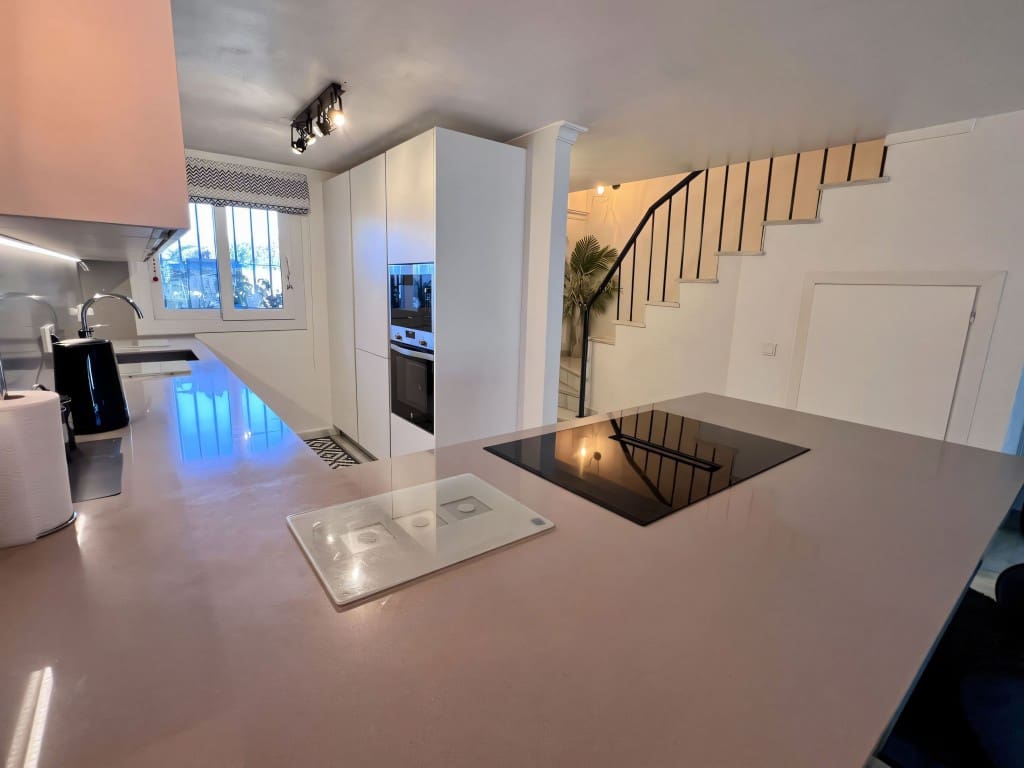 3 chambre Maison de Ville à vendre à El Paraiso avec piscine garage - 495 000 € (Ref: 9432988)