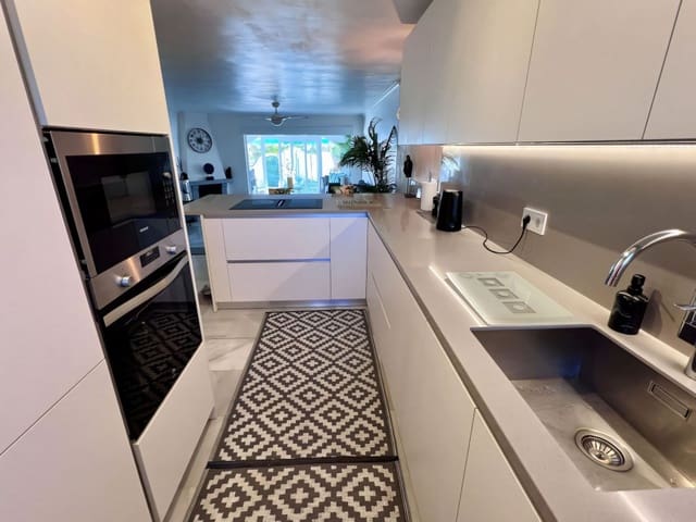 3 chambre Maison de Ville à vendre à El Paraiso, Estepona avec piscine garage - 495 000 € (Ref: 9432988)