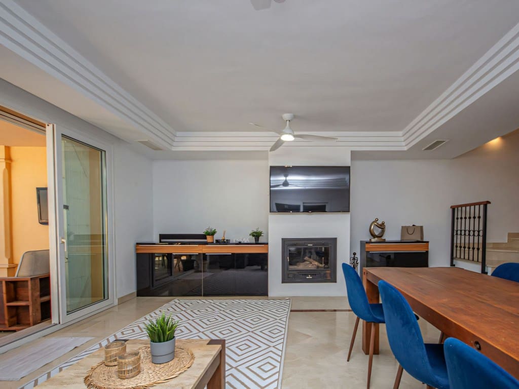 4 slaapkamer Villa te koop in Riviera del Sol met zwembad garage - € 579.000 (Ref: 9436634)