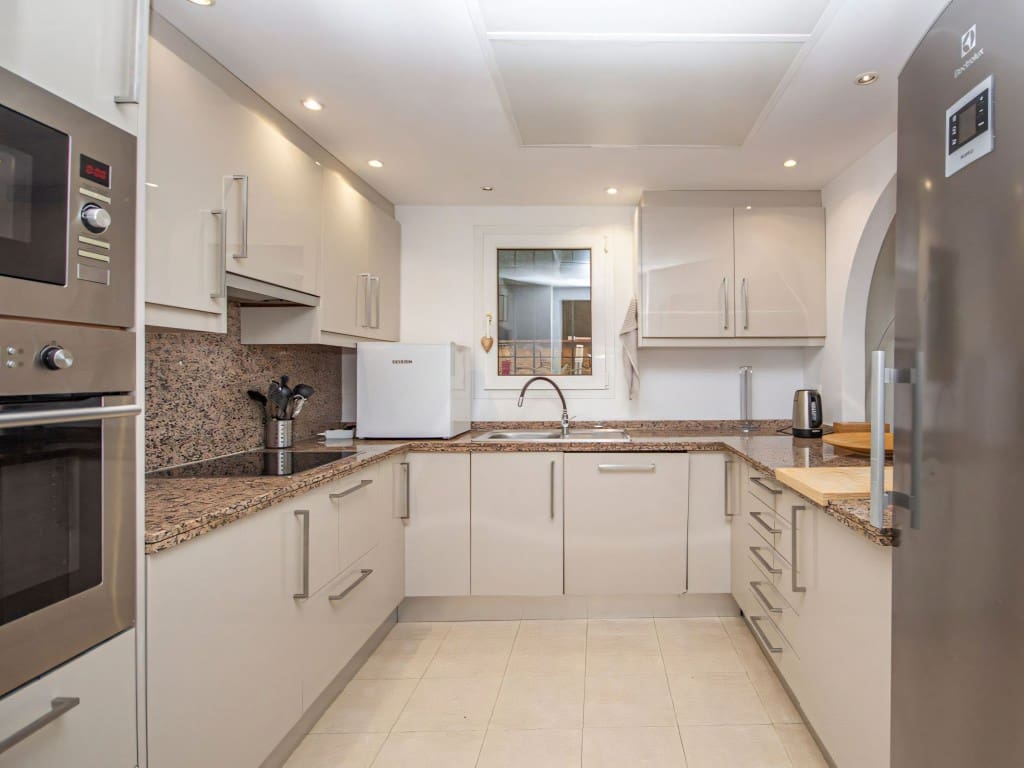 4 slaapkamer Villa te koop in Riviera del Sol met zwembad garage - € 579.000 (Ref: 9436634)