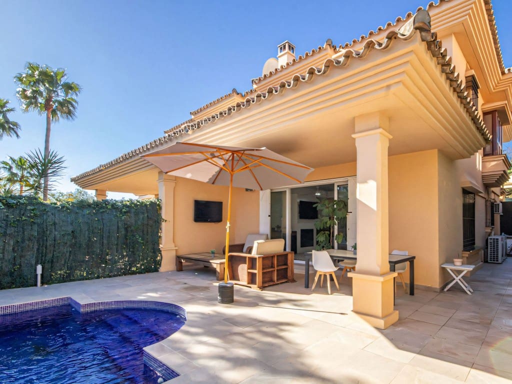 4 slaapkamer Villa te koop in Riviera del Sol met zwembad garage - € 579.000 (Ref: 9436634)
