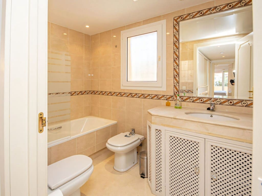 4 slaapkamer Villa te koop in Riviera del Sol met zwembad garage - € 579.000 (Ref: 9436634)