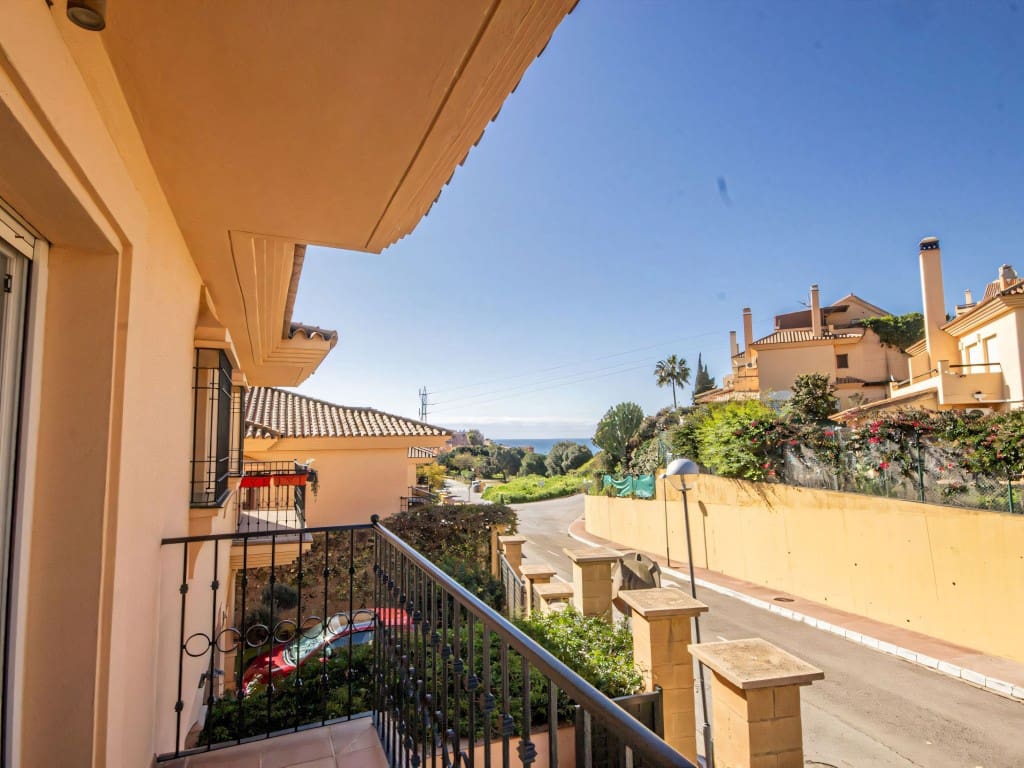 4 slaapkamer Villa te koop in Riviera del Sol met zwembad garage - € 579.000 (Ref: 9436634)