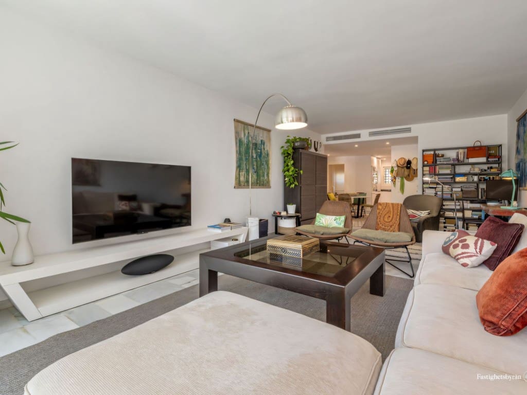 2 slaapkamer Appartement te koop in Estepona met zwembad - € 1.140.000 (Ref: 9436635)