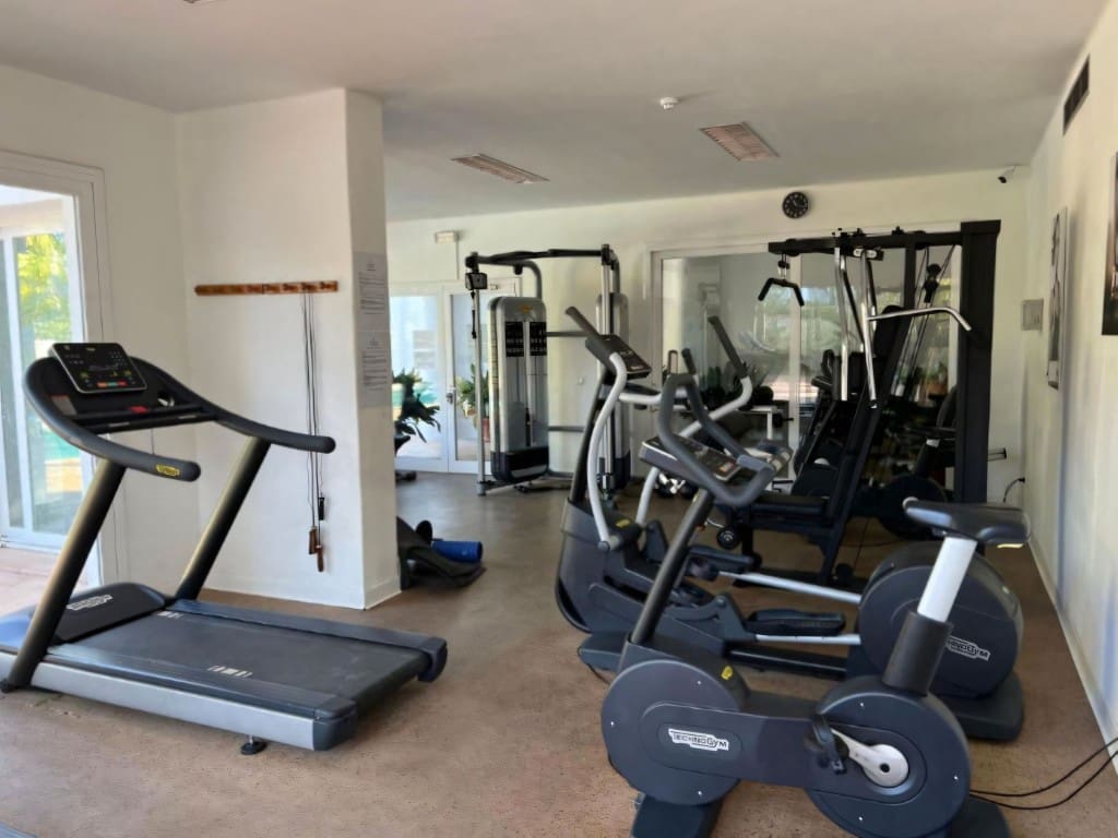 2 slaapkamer Appartement te koop in Estepona met zwembad - € 1.140.000 (Ref: 9436635)