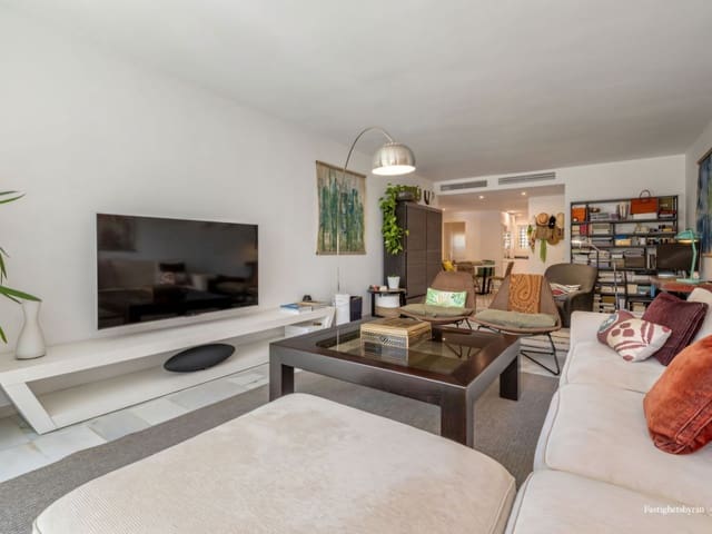 2 slaapkamer Appartement te koop in Estepona met zwembad - € 1.140.000 (Ref: 9436635)