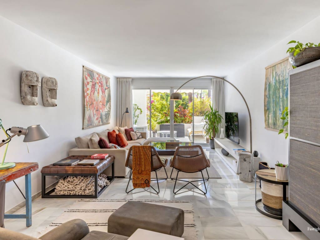 2 slaapkamer Appartement te koop in Estepona met zwembad - € 1.140.000 (Ref: 9436635)