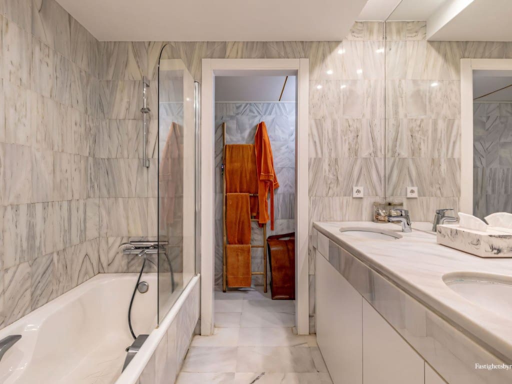 2 slaapkamer Appartement te koop in Estepona met zwembad - € 1.140.000 (Ref: 9436635)