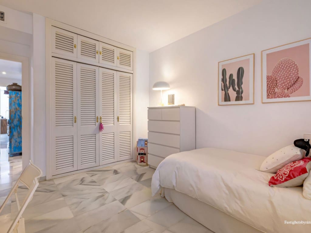 2 slaapkamer Appartement te koop in Estepona met zwembad - € 1.140.000 (Ref: 9436635)