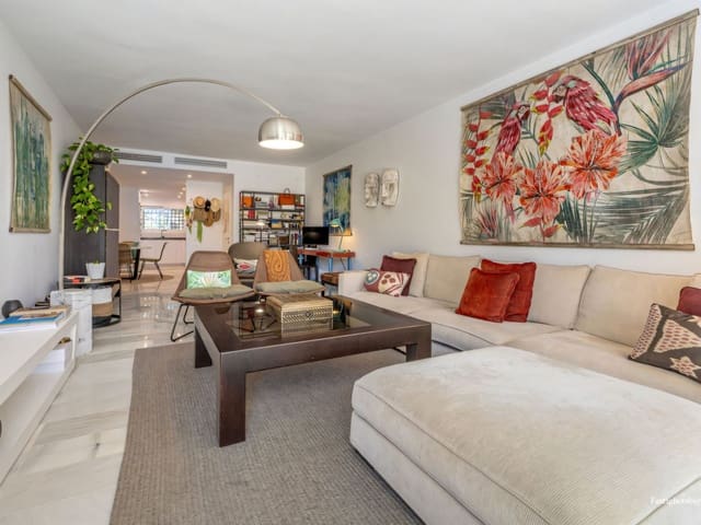 2 slaapkamer Appartement te koop in Estepona met zwembad - € 1.140.000 (Ref: 9436635)