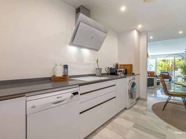 2 slaapkamer Appartement te koop in Estepona met zwembad - € 1.140.000 (Ref: 9436635)