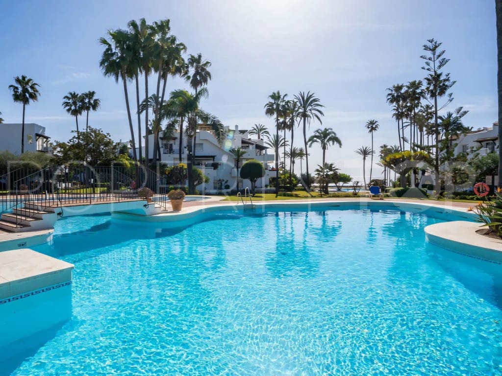 2 slaapkamer Appartement te koop in Estepona met zwembad - € 1.140.000 (Ref: 9436635)