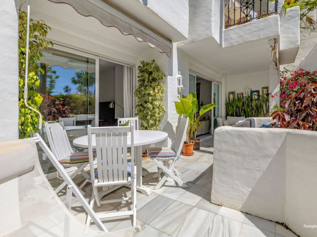 2 slaapkamer Appartement te koop in Estepona met zwembad - € 1.140.000 (Ref: 9436635)