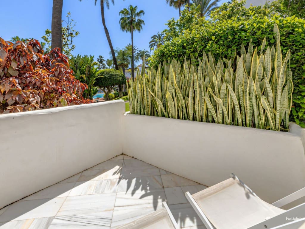 2 slaapkamer Appartement te koop in Estepona met zwembad - € 1.140.000 (Ref: 9436635)