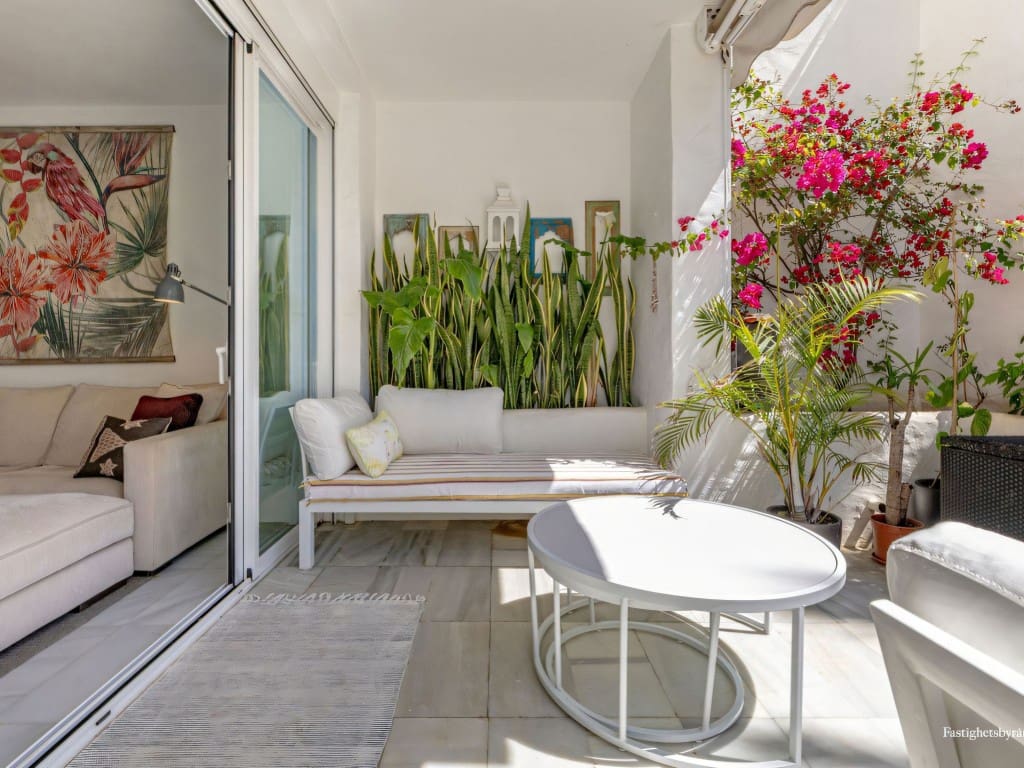 2 slaapkamer Appartement te koop in Estepona met zwembad - € 1.140.000 (Ref: 9436635)