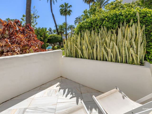 2 slaapkamer Appartement te koop in Estepona met zwembad - € 1.140.000 (Ref: 9436635)