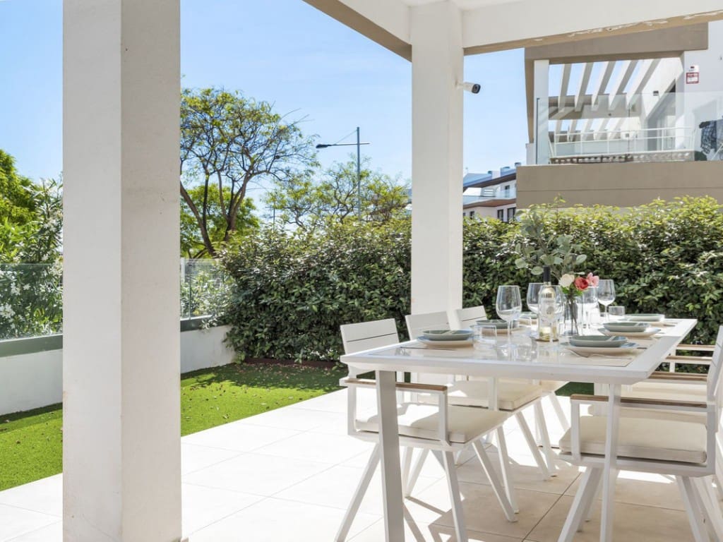 3 quarto Apartamento para venda em Estepona com piscina - 749 000 € (Ref: 9441232)