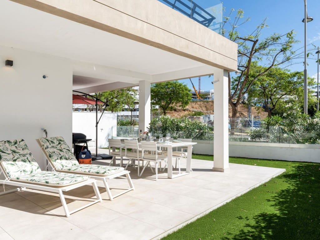 3 quarto Apartamento para venda em Estepona com piscina - 749 000 € (Ref: 9441232)