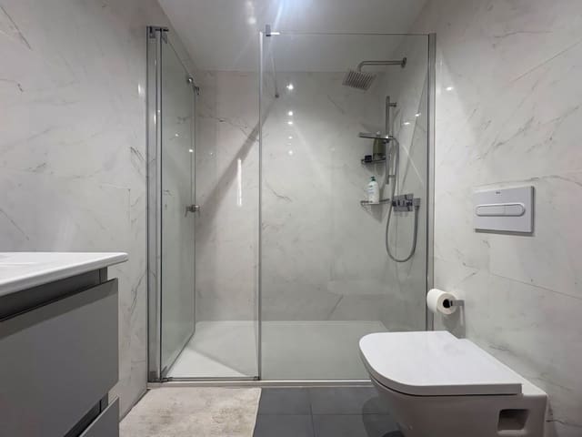 Apartamento de 4 habitaciones en Marbella Centro, Marbella en venta - 1.100.000 € (Ref: 9443034)