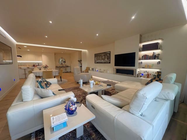 Apartamento de 4 habitaciones en Marbella Centro, Marbella en venta - 1.100.000 € (Ref: 9443034)