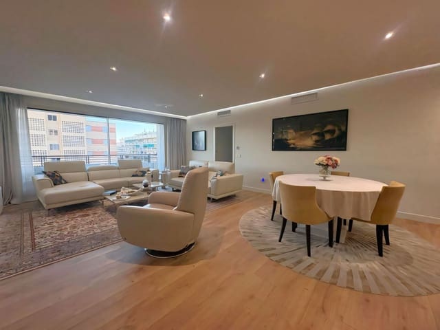 Apartamento de 4 habitaciones en Marbella Centro, Marbella en venta - 1.100.000 € (Ref: 9443034)