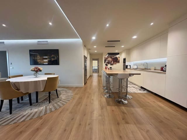 Apartamento de 4 habitaciones en Marbella Centro, Marbella en venta - 1.100.000 € (Ref: 9443034)