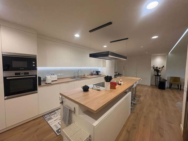 Apartamento de 4 habitaciones en Marbella Centro, Marbella en venta - 1.100.000 € (Ref: 9443034)