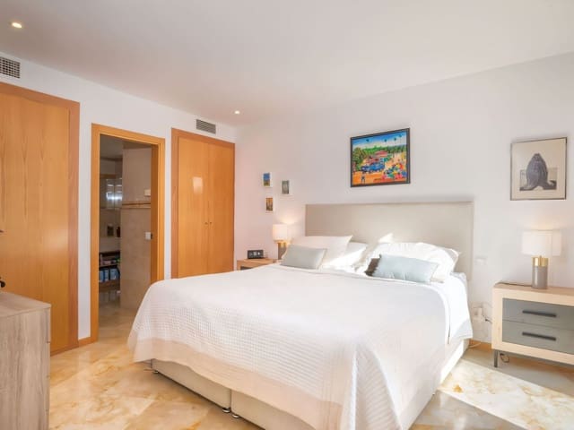 3 slaapkamer Appartement te koop in Los Monteros, Marbella met zwembad - € 549.000 (Ref: 9445750)