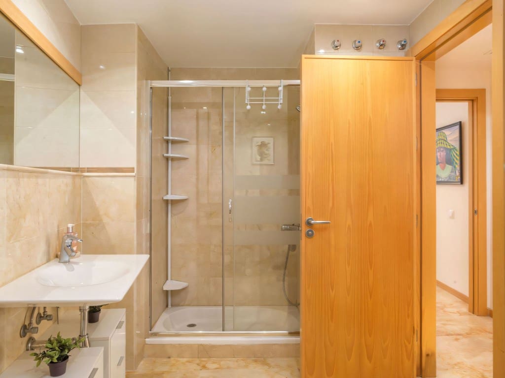 3 makuuhuone Huoneisto myytävänä paikassa Los Monteros mukana uima-altaan - 549 000 € (Ref: 9445750)