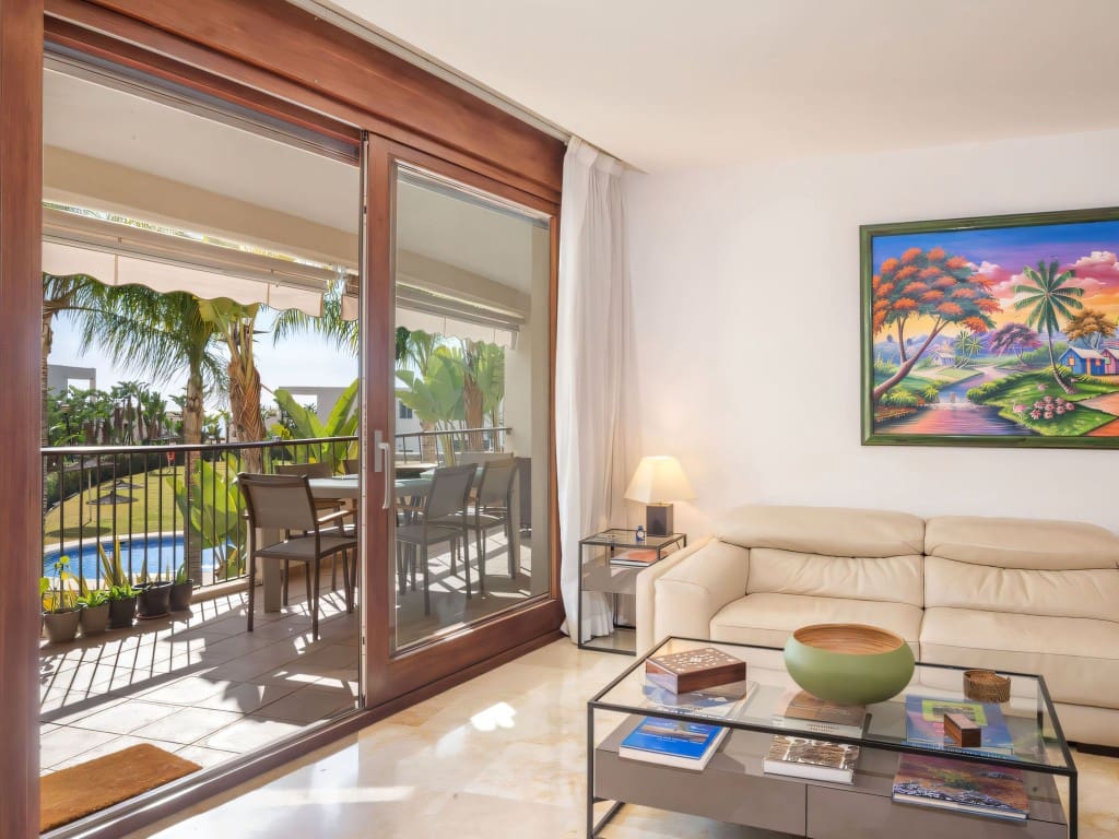 3 makuuhuone Huoneisto myytävänä paikassa Los Monteros mukana uima-altaan - 549 000 € (Ref: 9445750)