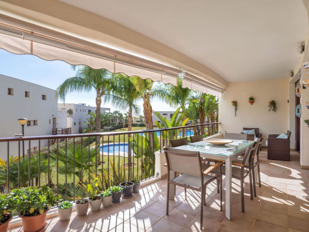 3 makuuhuone Huoneisto myytävänä paikassa Los Monteros mukana uima-altaan - 549 000 € (Ref: 9445750)