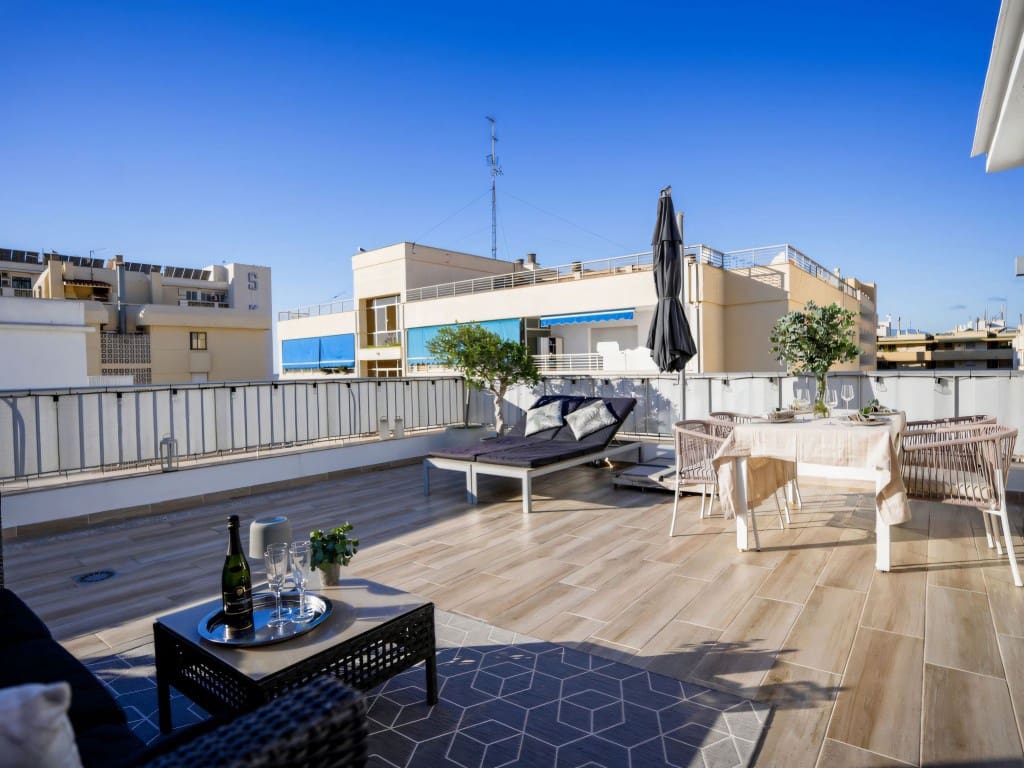 Ático de 1 habitación en Marbella en venta con piscina - 450.000 € (Ref: 9445751)