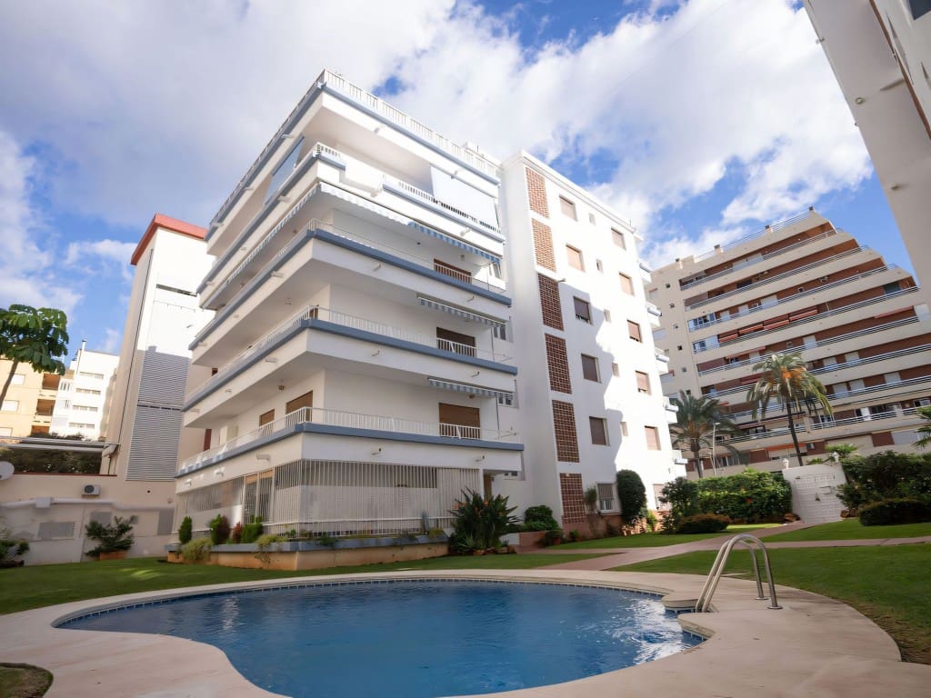 Ático de 1 habitación en Marbella en venta con piscina - 450.000 € (Ref: 9445751)