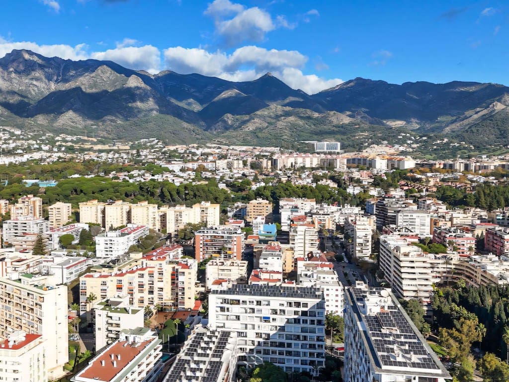 Ático de 1 habitación en Marbella en venta con piscina - 450.000 € (Ref: 9445751)