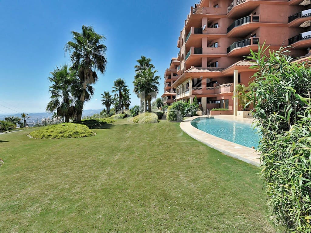 2 bedroom Apartment for sale in Benalmadena with pool garage - € 399,000 (Ref: 9445752)