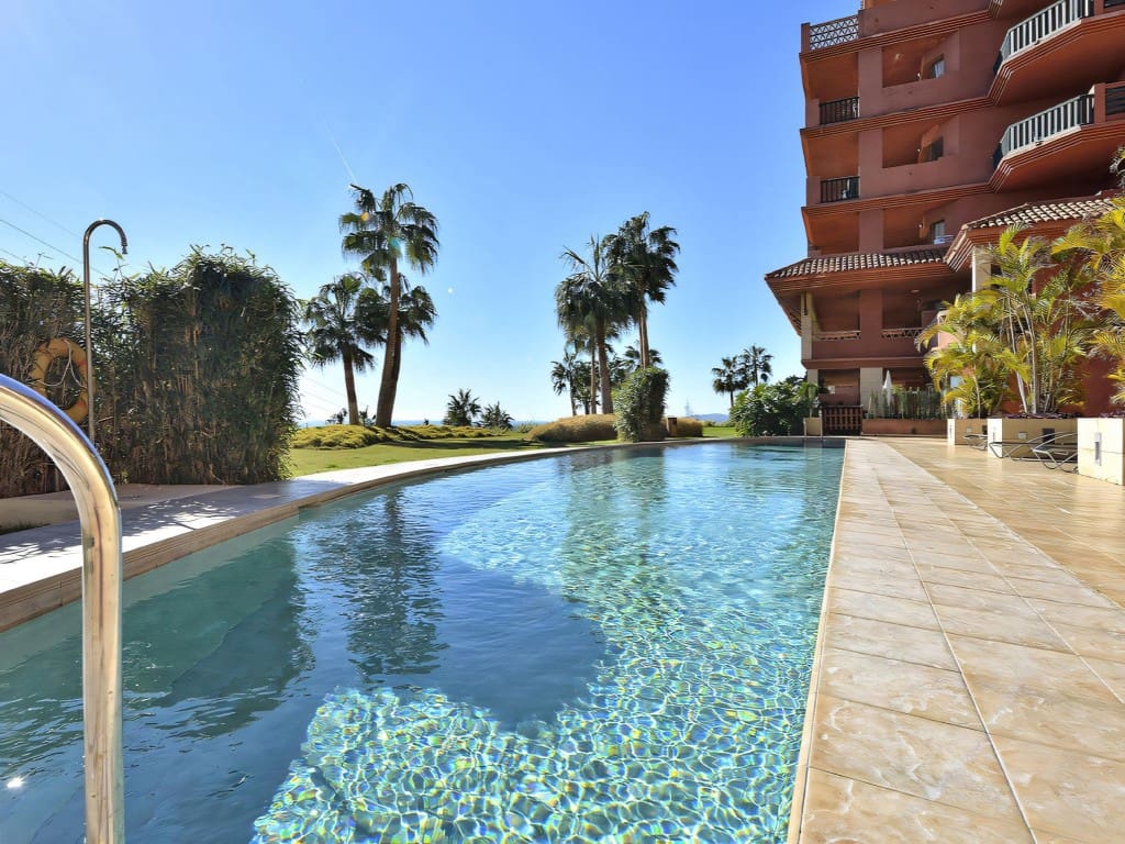 2 bedroom Apartment for sale in Benalmadena with pool garage - € 399,000 (Ref: 9445752)