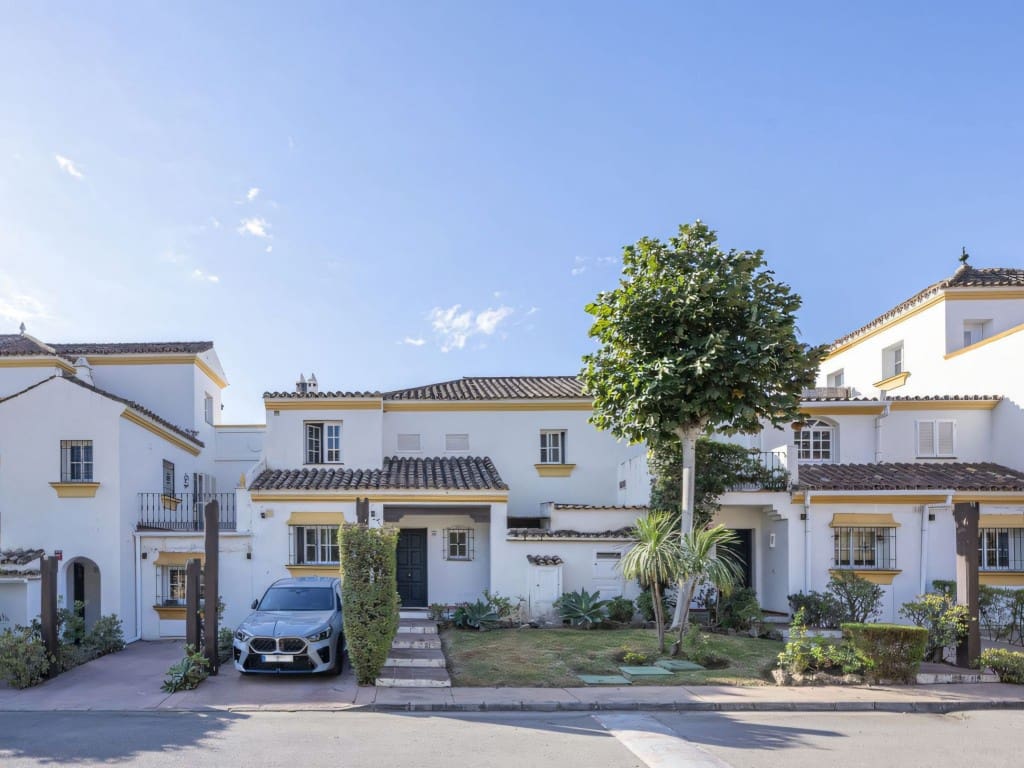 3 soveværelse Byhus til salg i New Golden Mile med swimmingpool garage - € 520.000 (Ref: 9448538)